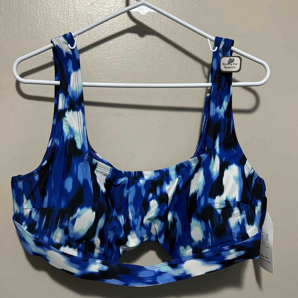 1X women’s swim top